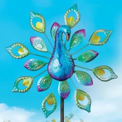 Éolienne solaire « Paon »