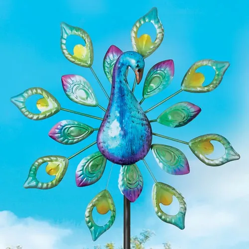 Éolienne solaire « Paon »