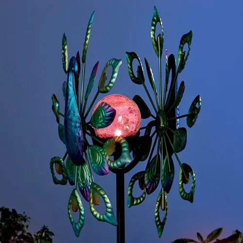 Éolienne solaire « Paon »