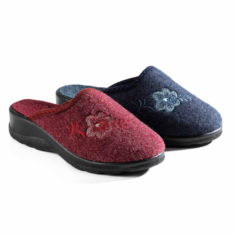 Chaussons brodés - les 2 paires
