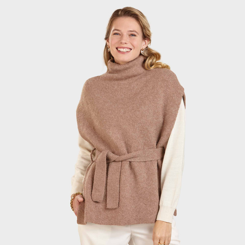 Pull-poncho camel