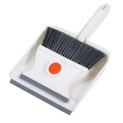 Pelle et balayette pivotante