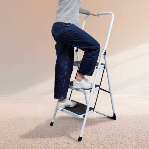 Escabeau pliant sécurité